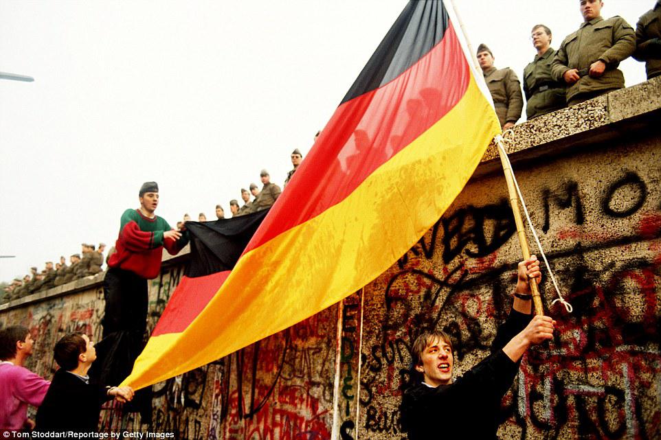Mauerfall Freudentaumel, Schwarz-Rot-Gold, Wiedervereinigung